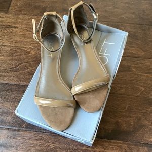 NIB LOFT Single Strap Mini Wedge Sandals Size 7